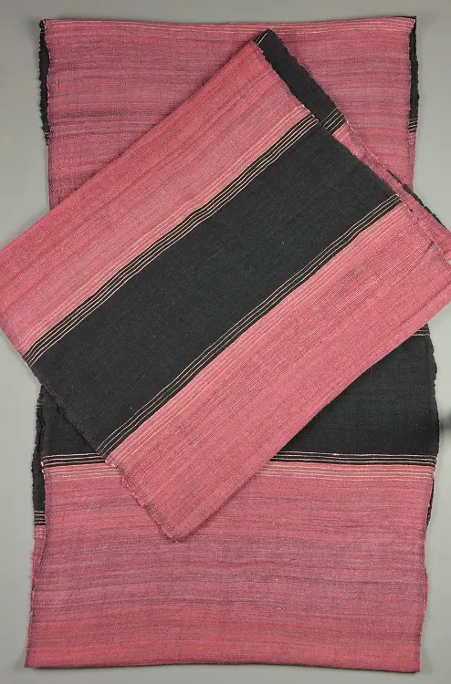 Echarpe anneau Cerise Café composée de 65% de soie sauvage bio filée à la main et de 35% de coton éthiopien