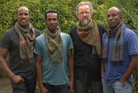 écharpes éthiopiennes Arada en polyester tissées à la main et ornées de Tibeb (motif traditionnel) sobres