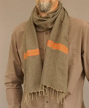 Echarpe artisanale éthiopienne Arada Tangerine 1 en polyester tissée à la main et ornée de Tibeb (motif traditionnel) sobre