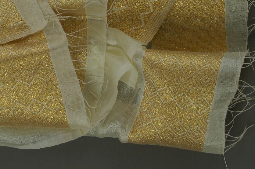 Echarpe équitable en coton éthiopien mélangé à de la rayonne Ecru Doré tissée à la main