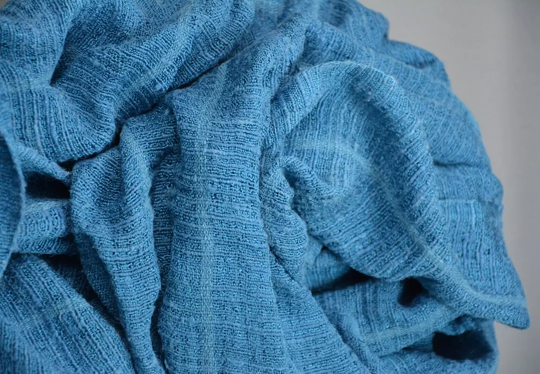 Echarpe éthiopienne Azur 1 en pure soie sauvage tissée à la main