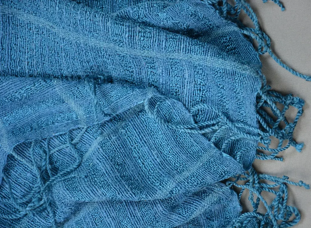 Echarpe éthiopienne Azur 1 en pure soie sauvage tissée à la main
