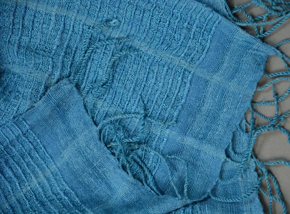 Echarpe éthiopienne Azur 2 en pure soie sauvage tissée à la main