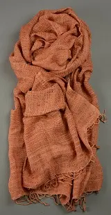 Echarpe éthiopienne Elégance Corail 1 en soie de mûrier et soie sauvage bio filée et tissée à la main