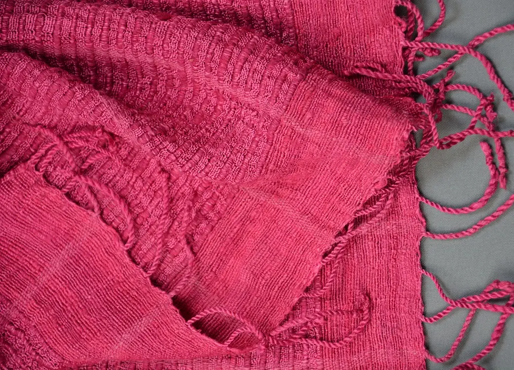 Echarpe éthiopienne Fuchsia 2 en pure soie sauvage tissée à la main