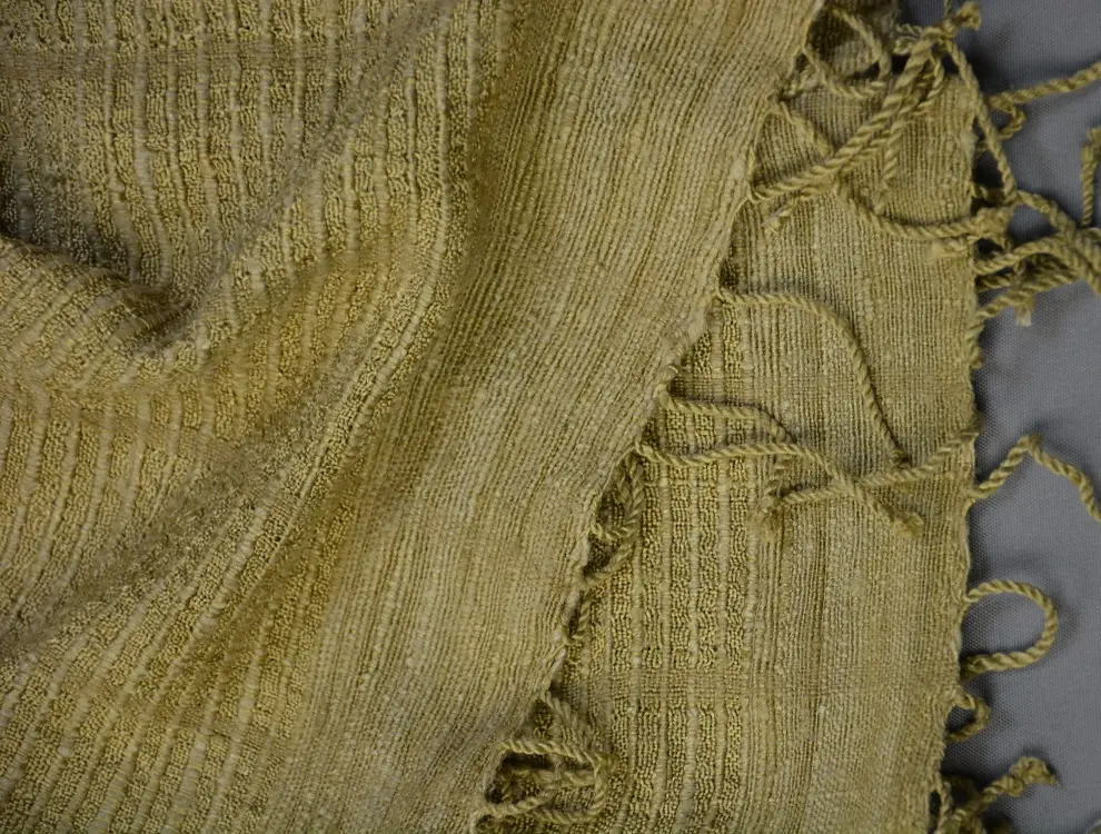 Echarpe éthiopienne olive en pure soie sauvage tissée à la main