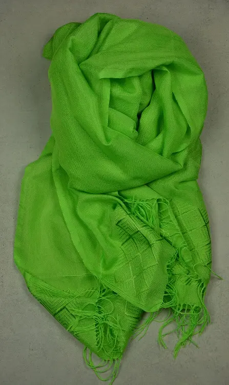 Echarpe africaine vert pomme en Rayonne & Polyester tissée à la main