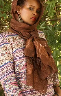 Une de nos écharpes éthiopiennes en Rayonne & Polyester tissée à la main
