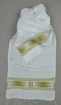 Shema Blanche Olive Echarpe fine et élégante en coton éthiopien mélangé à de la rayonne et tissée à la main.