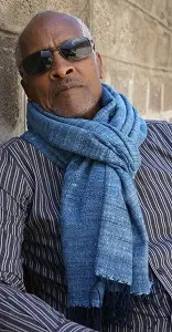 Les Authentique echarpe ethiopienne artisanale Authentique composée de 65% de soie sauvage bio filée à la main et 35% de coton éthiopien.