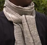 Les Authentique echarpe ethiopienne artisanale Authentique composée de 65% de soie sauvage bio filée à la main et 35% de coton éthiopien.