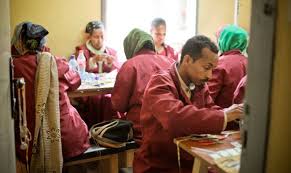 Confection de bijoux artisanaux ethiopiens
