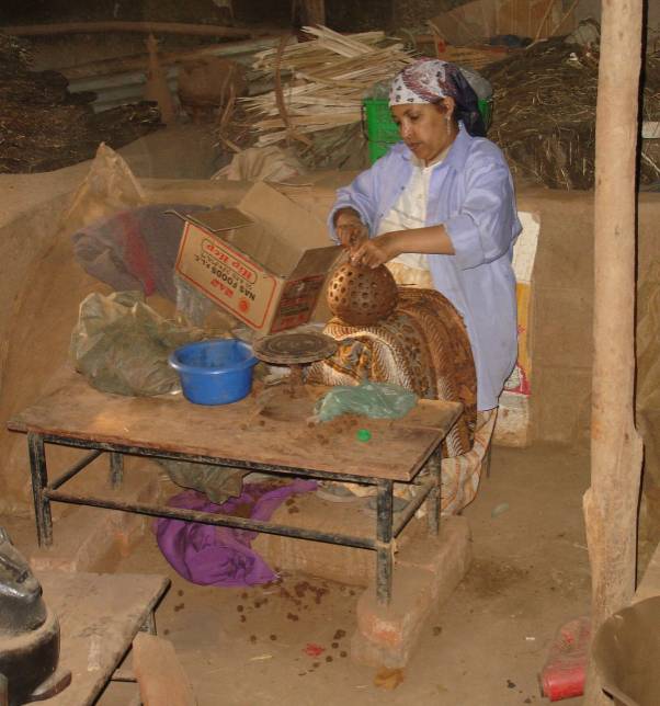 Cirage des poteries éthiopennes chez Kechene