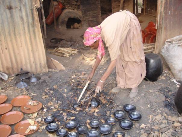 Cuisson des poteries éthiopennes chez Kechene