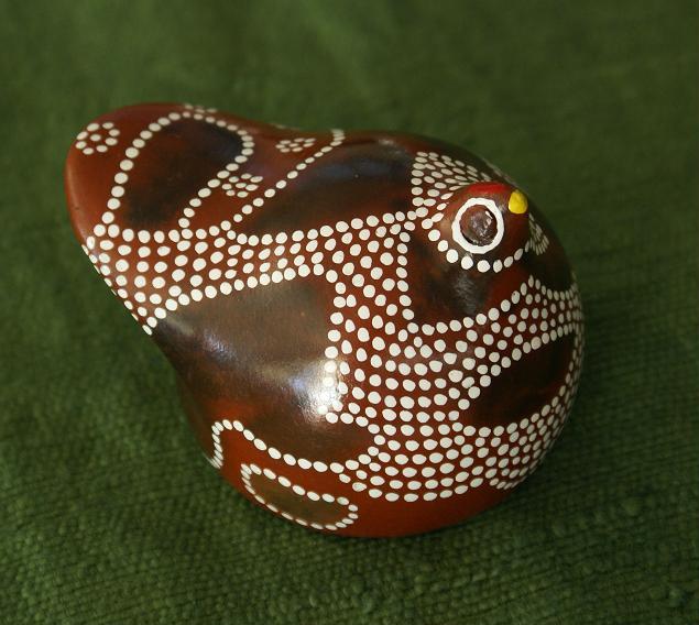 Petites poules éthiopiennes en poterie artisanale