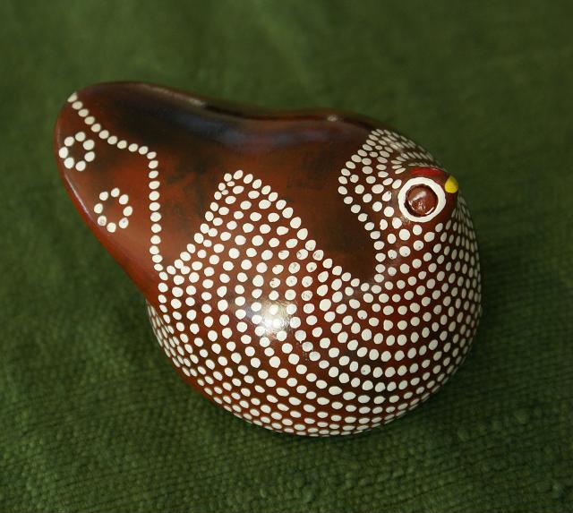 Petites poules éthiopiennes en poterie artisanale
