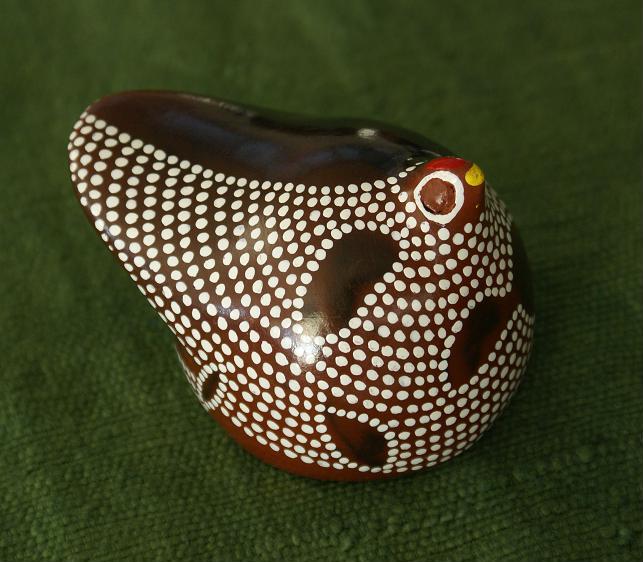 Petites poules éthiopiennes en poterie artisanale