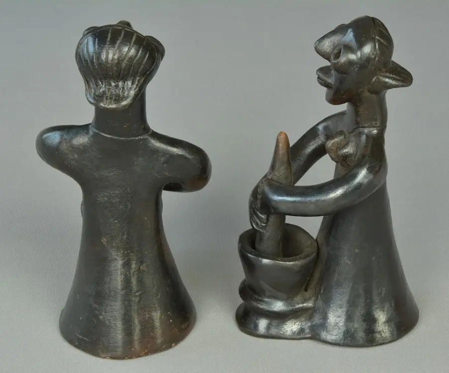 Figurine Falacha femme en poterie éthiopienne artisanale
