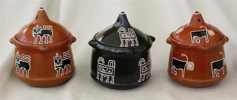 Petit pot en poterie éthiopienne artisanale