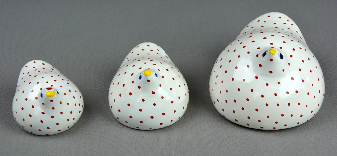 Petites pintades éthiopiennes blanches en poterie équitable