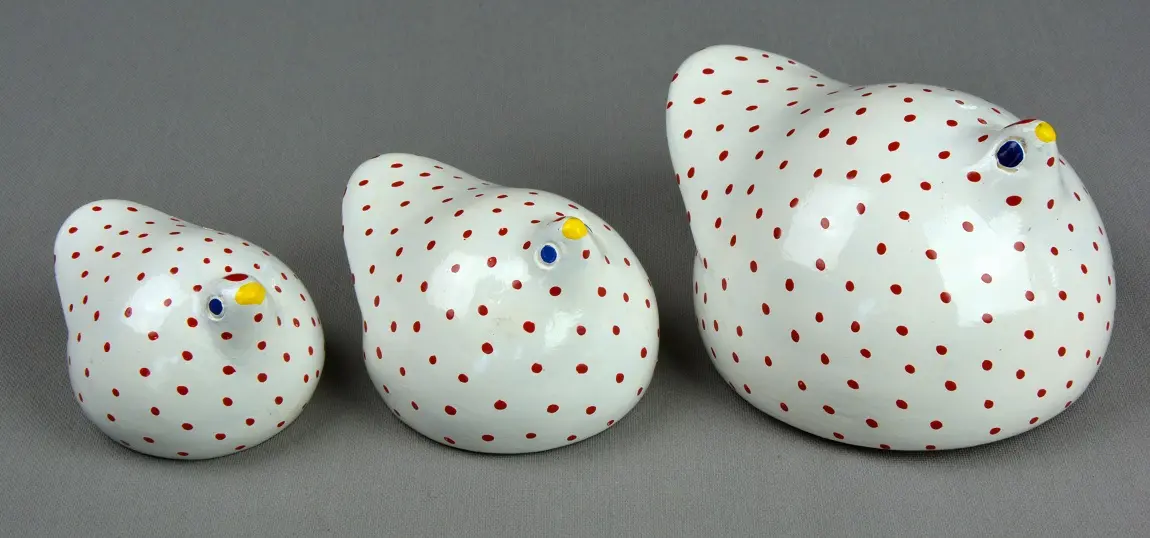 Petites pintades éthiopiennes blanches en poterie équitable