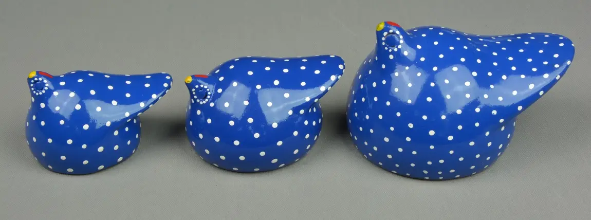Petites pintades éthiopiennes bleues en poterie équitable