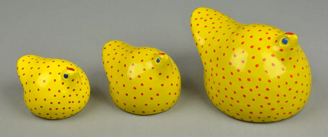 Petites pintades éthiopiennes jaunes en poterie équitable