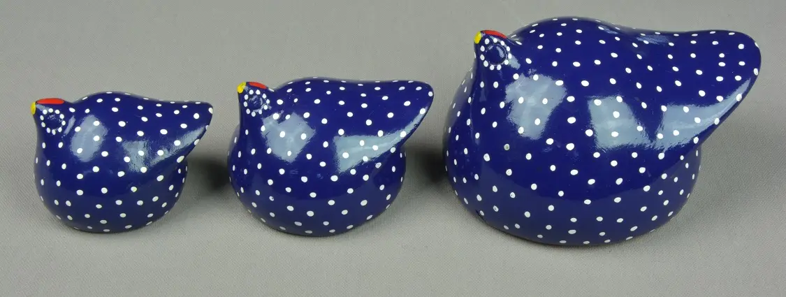 Petites pintades éthiopiennes bleues nuit en poterie équitable