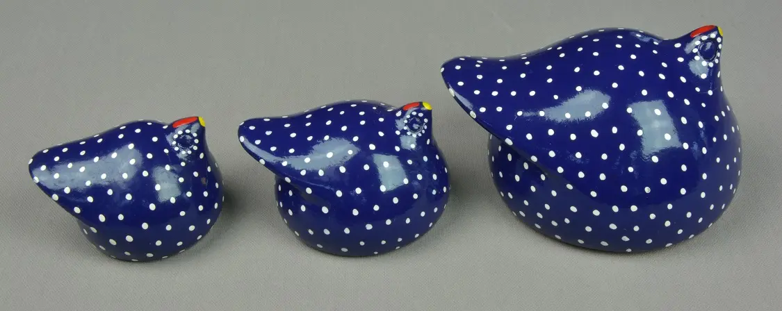 Petites pintades éthiopiennes bleues nuit en poterie équitable