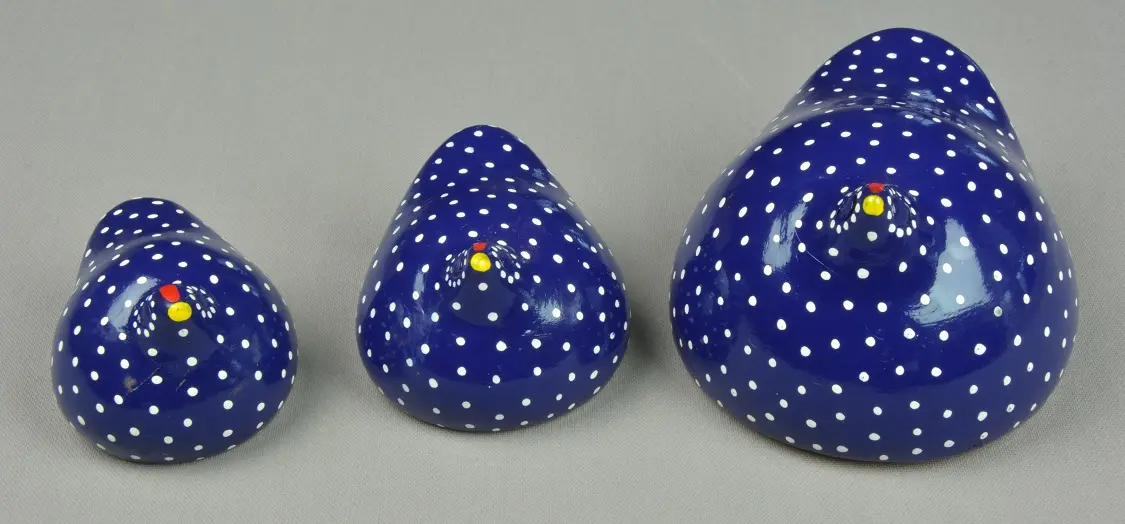 Petites pintades éthiopiennes bleues nuit en poterie équitable