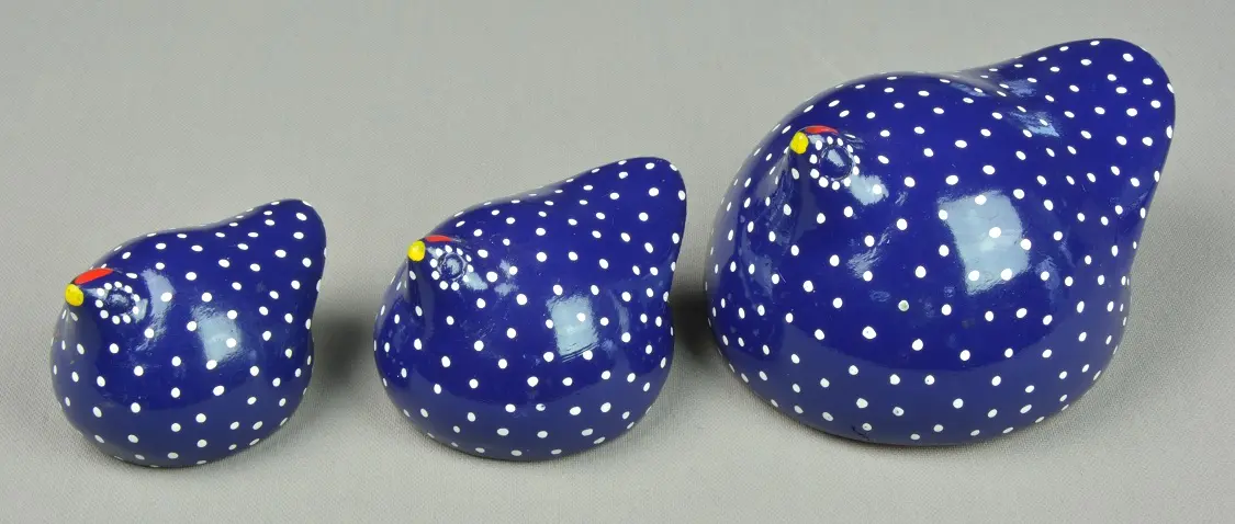 Petites pintades éthiopiennes bleues nuit en poterie équitable