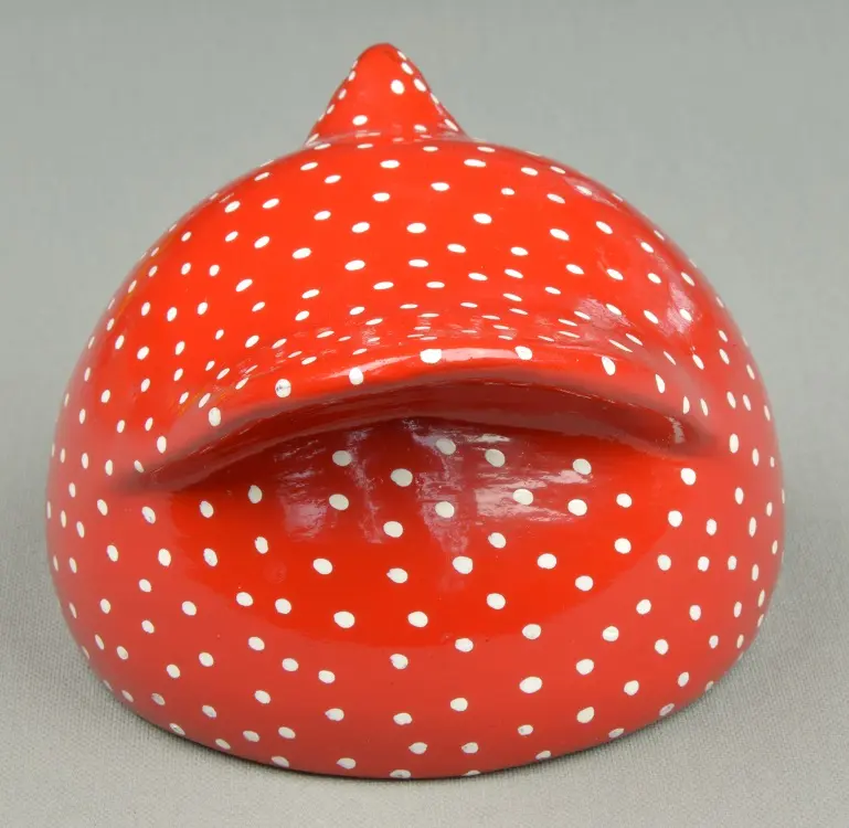 Petites pintades éthiopiennes rouges en poterie équitable