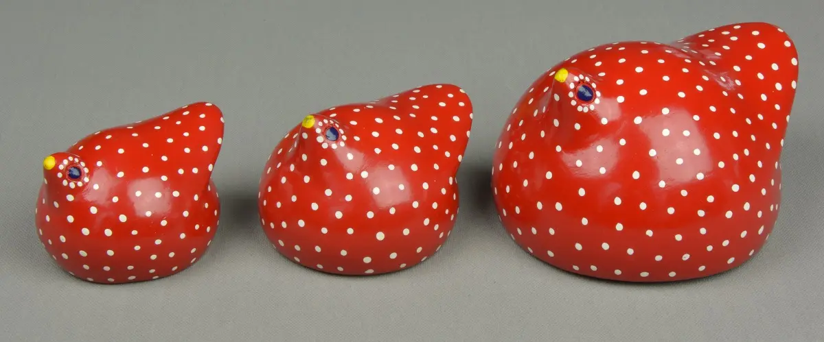 Petites pintades éthiopiennes rouges en poterie équitable