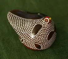 Petites poules éthiopiennes en poterie artisanale
