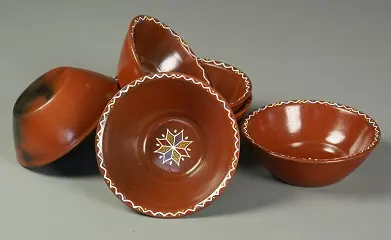 Vide poches ou plats pour apéritifs éthiopiens en terre cuite faits et peints à la main