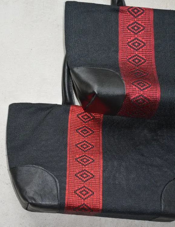 Sac cocktail Tibeb Carmin en coton éthiopien et rayonne fait à la main