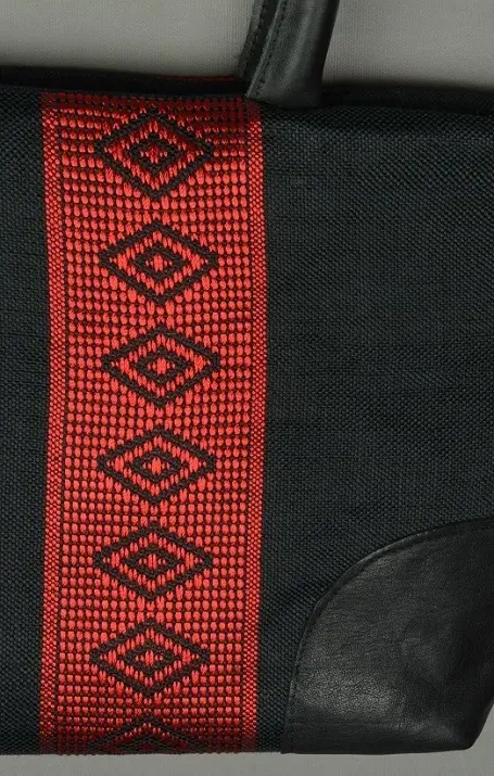 Sac cocktail Tibeb Carmin en coton éthiopien et rayonne fait à la main