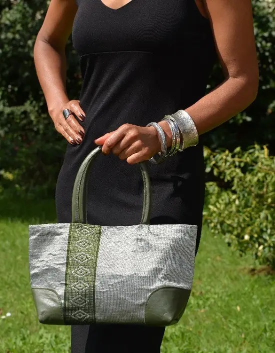 Sac cocktail Tibeb Olive sur Argent en coton éthiopien et rayonne fait à la main