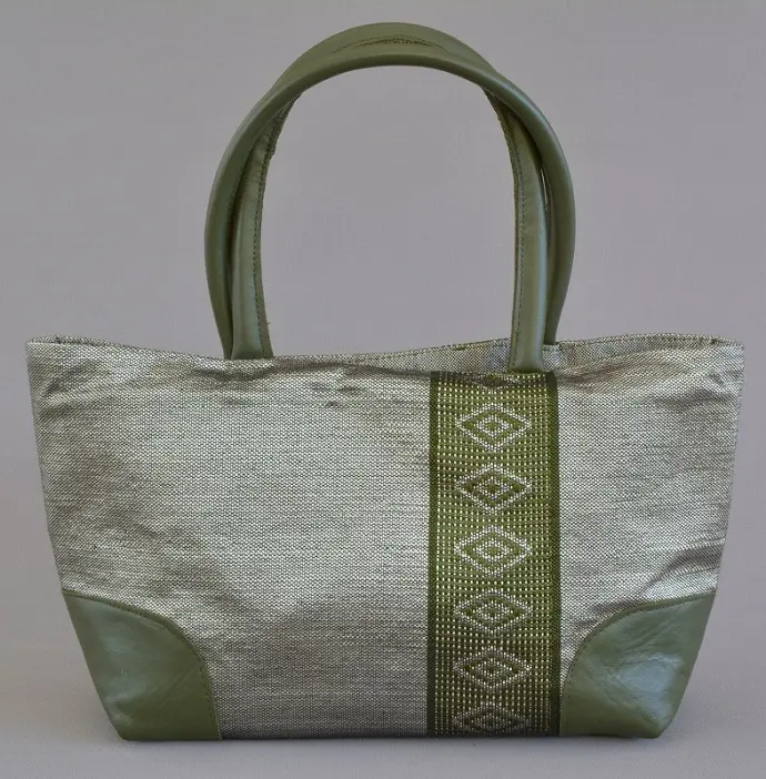 Sac cocktail Tibeb Olive sur Argent en coton éthiopien et rayonne fait à la main