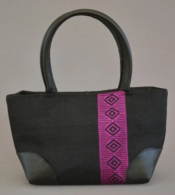 Sac cocktail Tibeb Zinzolin sur carbone en coton éthiopien et rayonne fait à la main