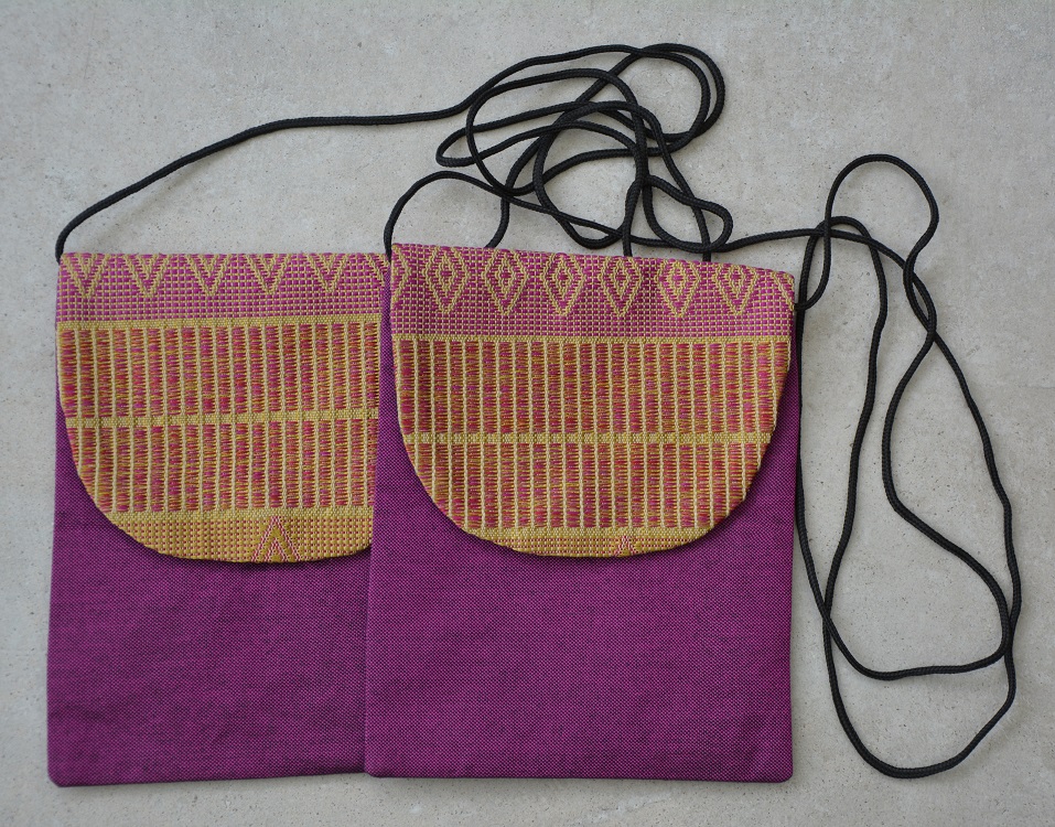 Jolie sacoche équitable éthiopienne Fuchsia Or pour smartphone tissée à la main en Ethiopie