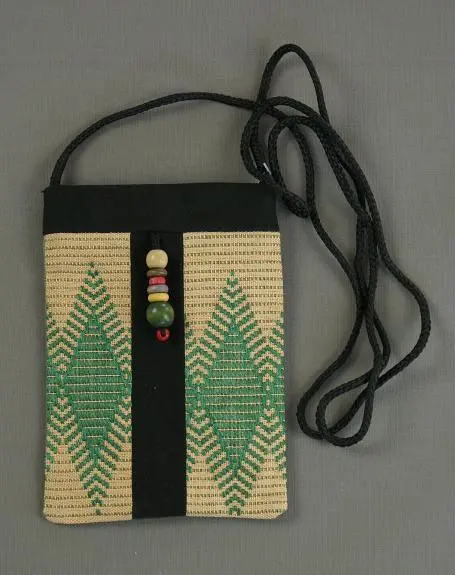 sacoche olive pour smartphone tissée à la main en Ethiopie