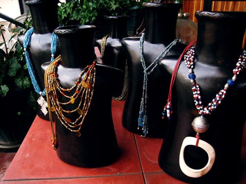 Salem_jewelry_neck_seededglory