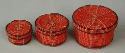 Boîtes gigognes éthiopiennes en perles rouges faites à la main