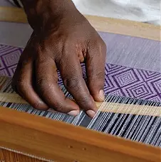 Tissage manuel de nos écharpes Echarpe équitable en coton éthiopien mélangé à de la rayonne